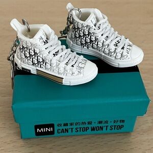 3D Mini White and Black Fashion Sneaker Keychain BNIB